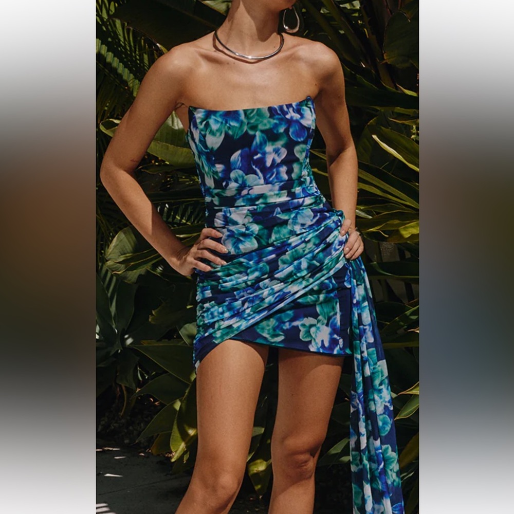 Revolve - Runaway the Label - worn once for 1 hour for pics! Size Small